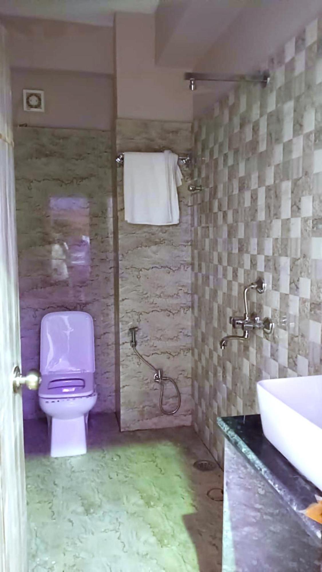 Hotel Kashi Inn Raj Ghat Варанаси Екстериор снимка