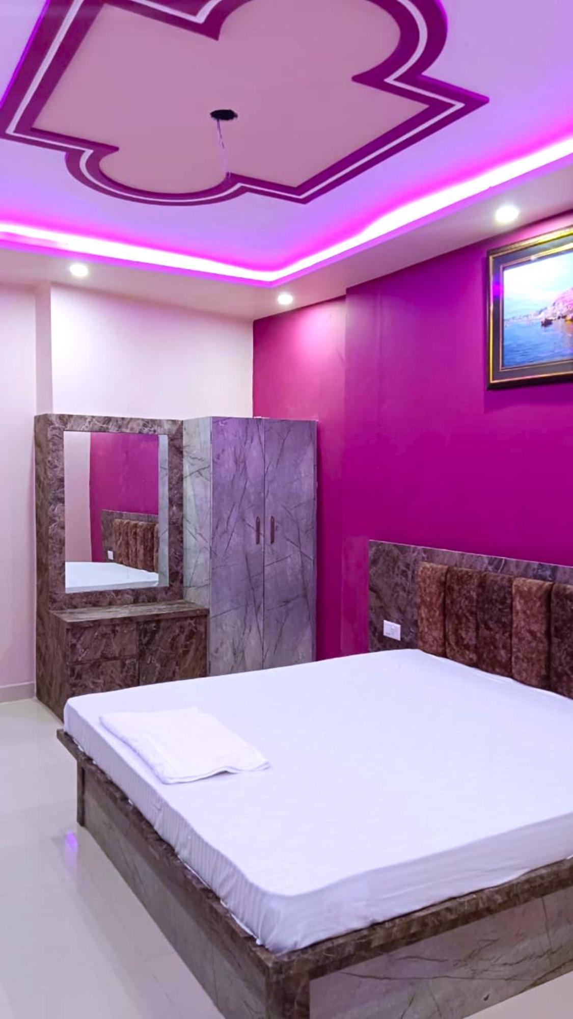 Hotel Kashi Inn Raj Ghat Варанаси Екстериор снимка