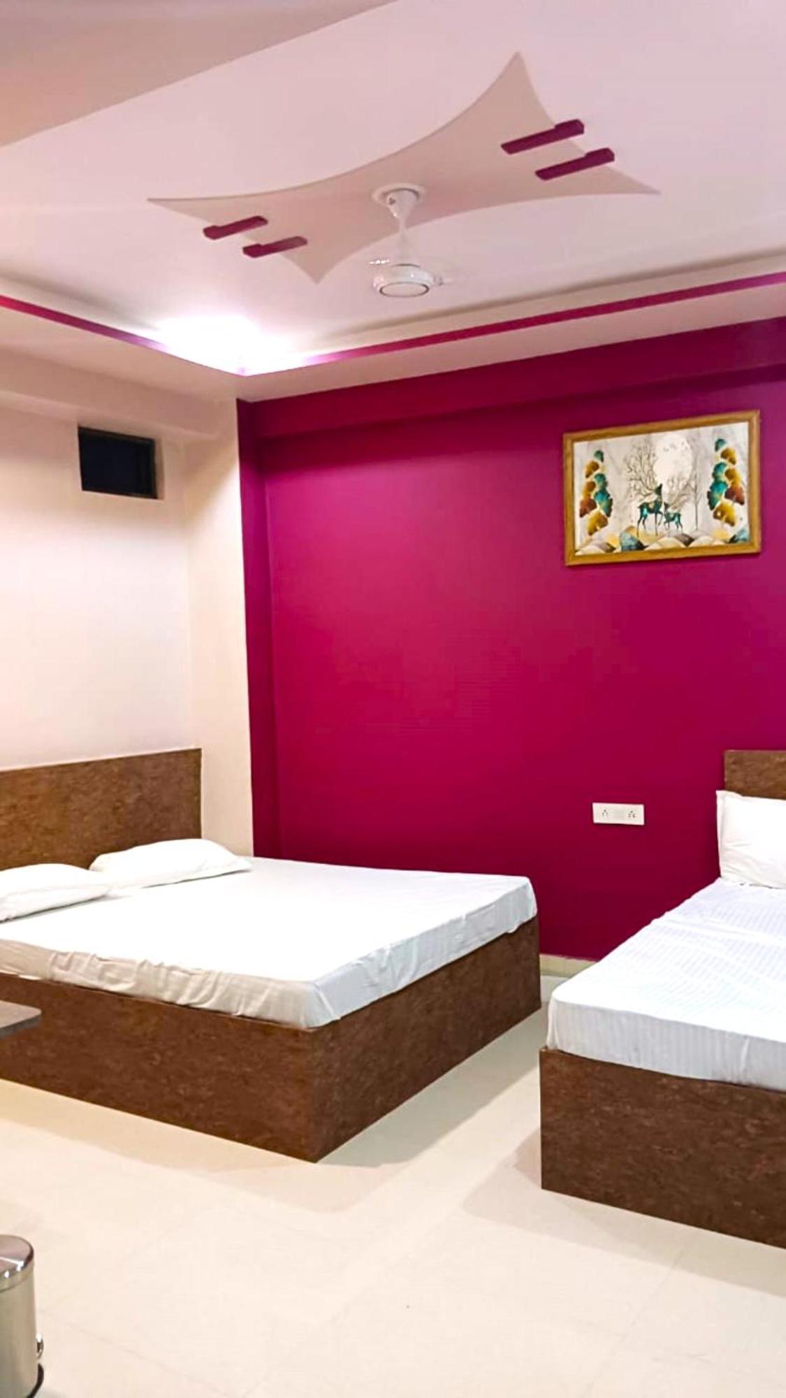 Hotel Kashi Inn Raj Ghat Варанаси Екстериор снимка