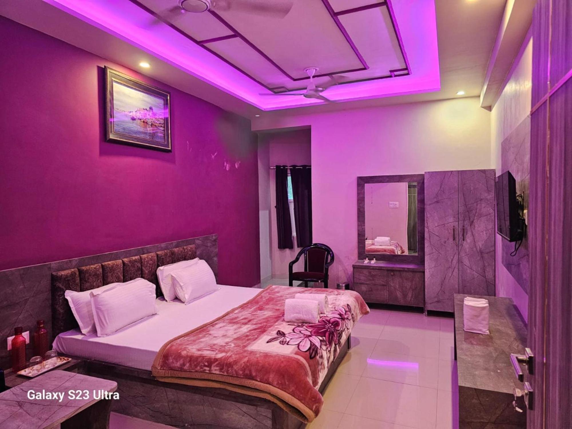 Hotel Kashi Inn Raj Ghat Варанаси Екстериор снимка