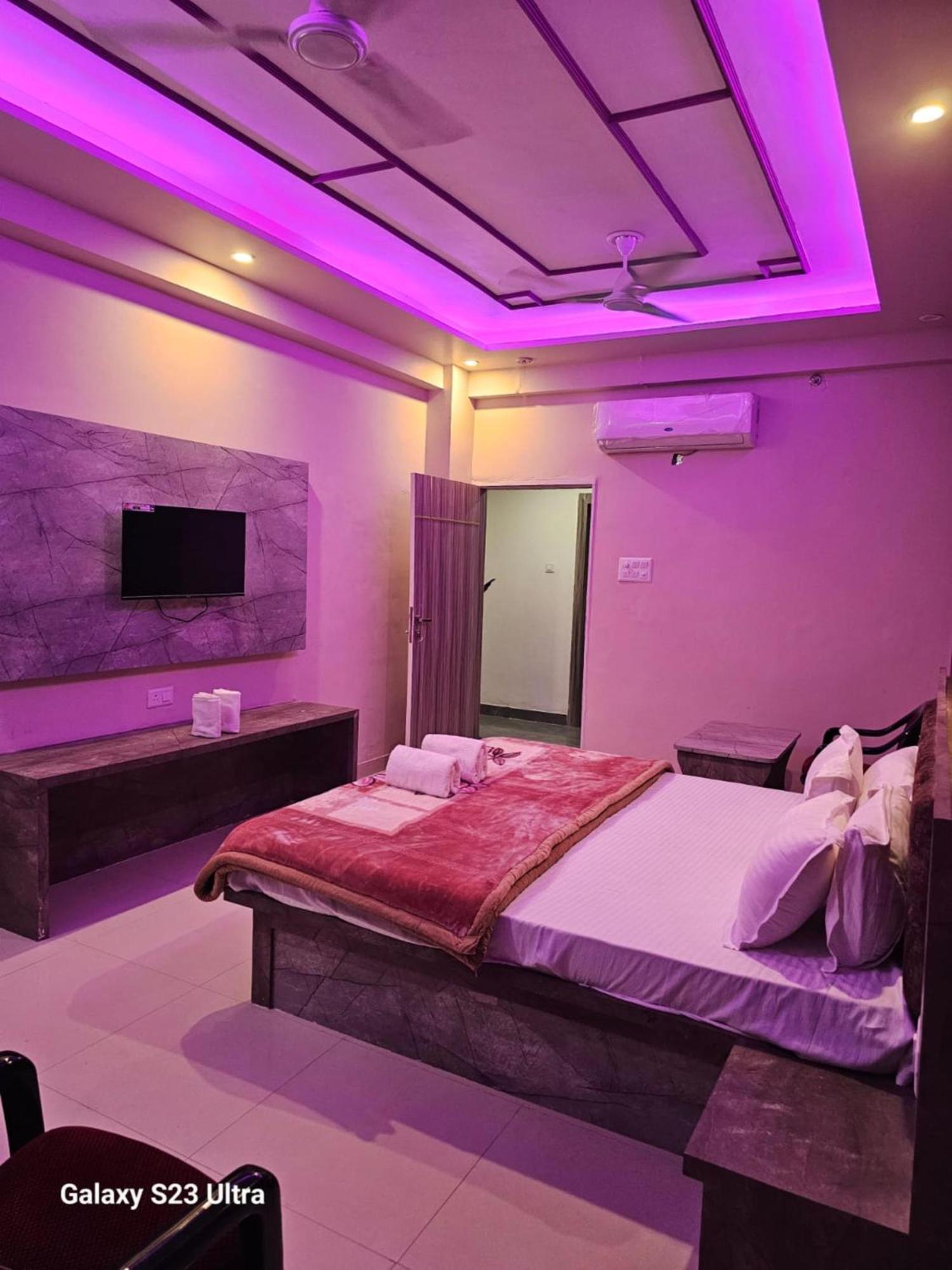 Hotel Kashi Inn Raj Ghat Варанаси Екстериор снимка