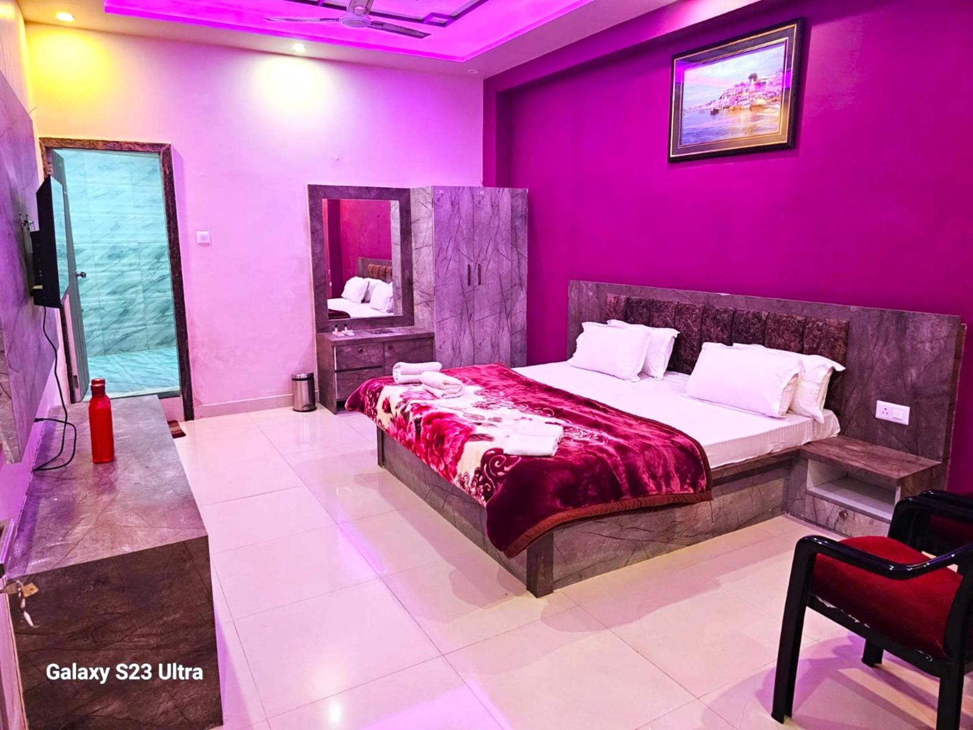 Hotel Kashi Inn Raj Ghat Варанаси Екстериор снимка