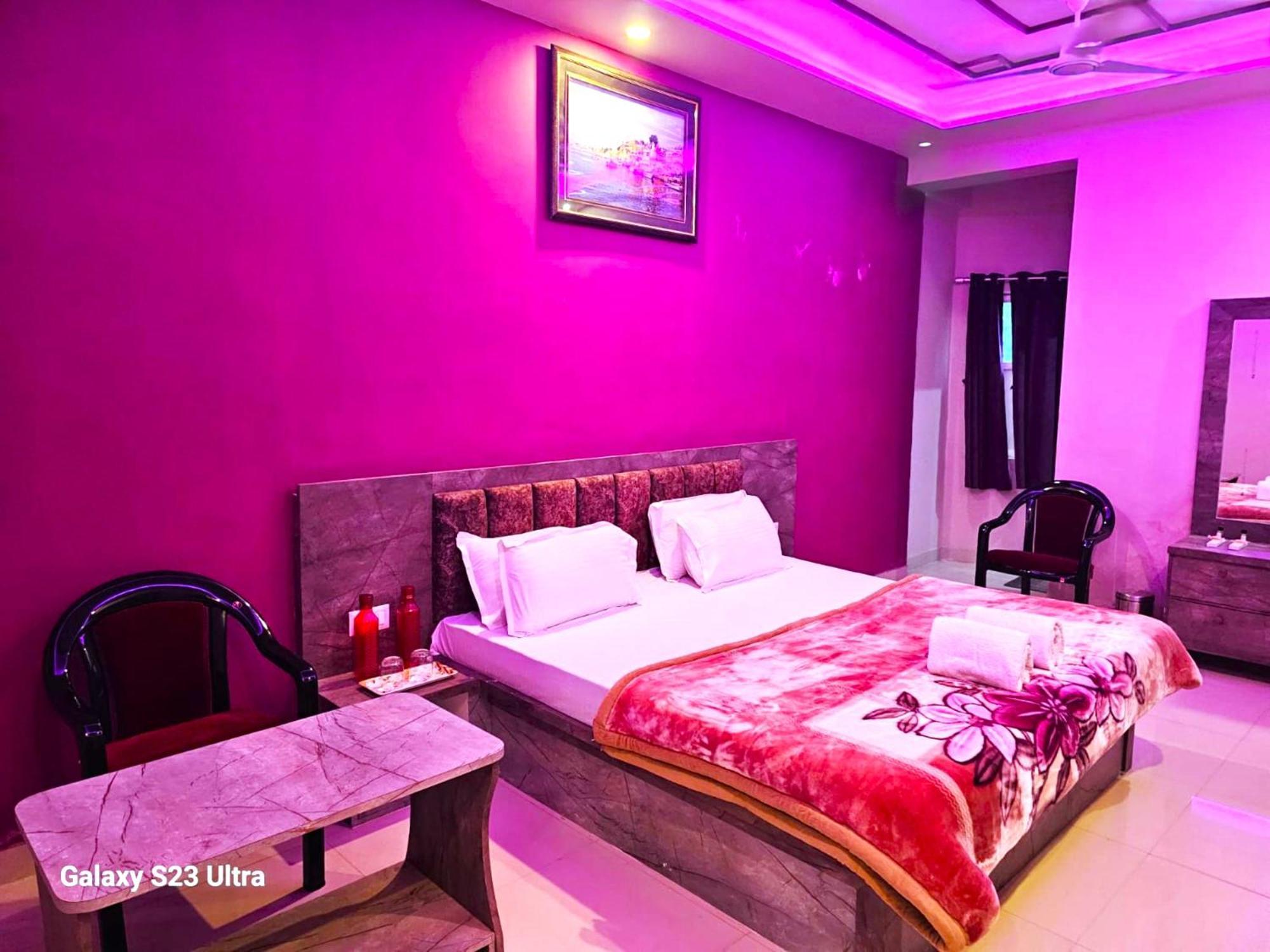 Hotel Kashi Inn Raj Ghat Варанаси Екстериор снимка
