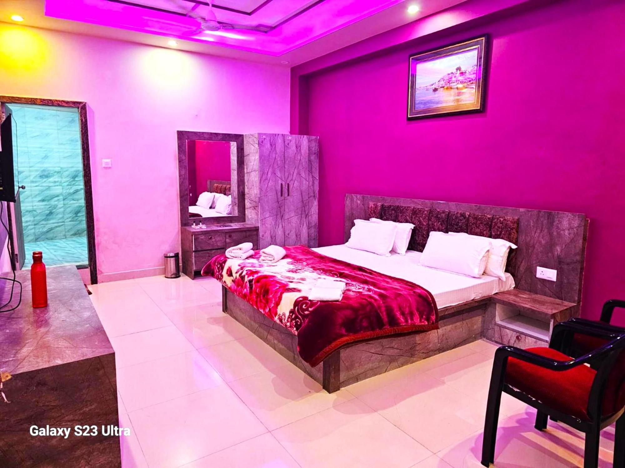 Hotel Kashi Inn Raj Ghat Варанаси Екстериор снимка