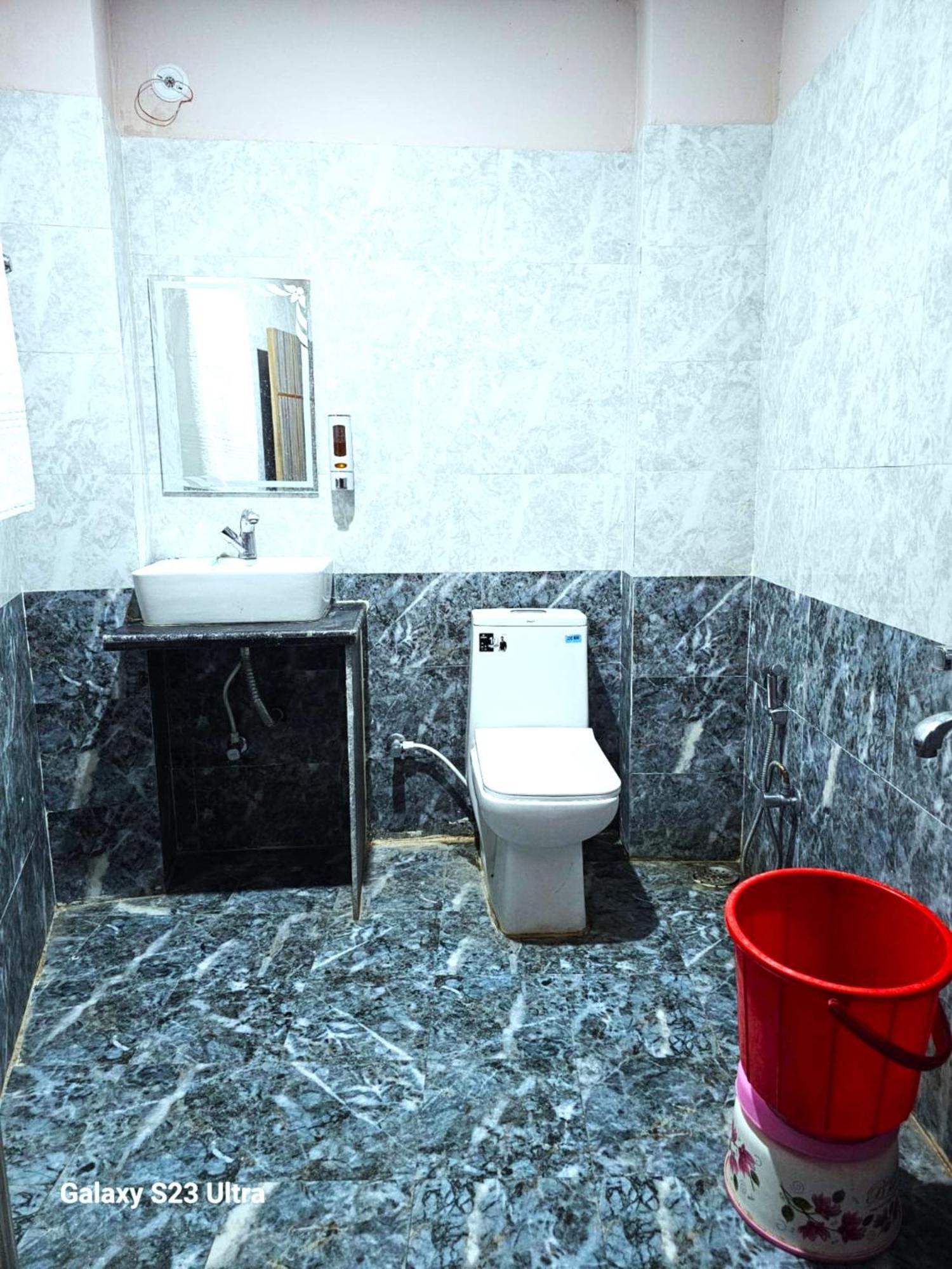 Hotel Kashi Inn Raj Ghat Варанаси Екстериор снимка